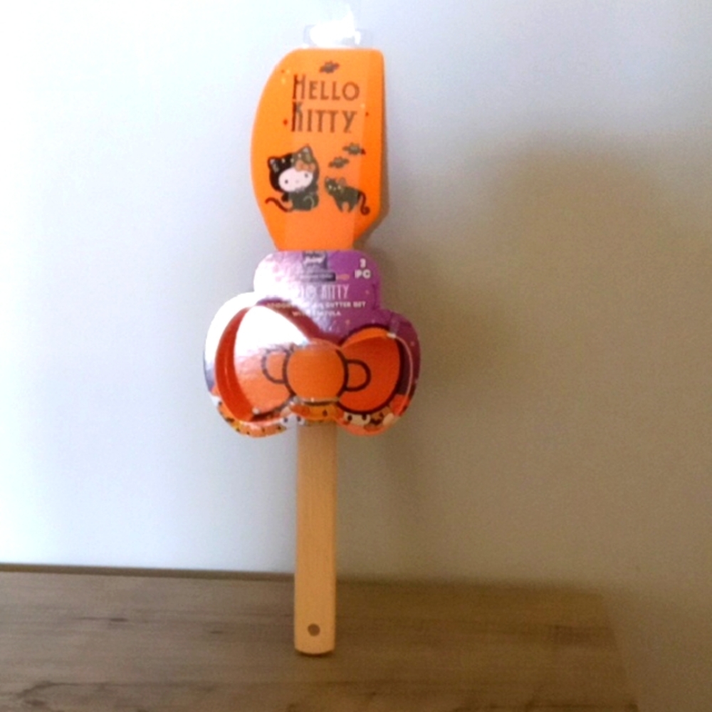 Hello Kitty Orange Spatula Set
